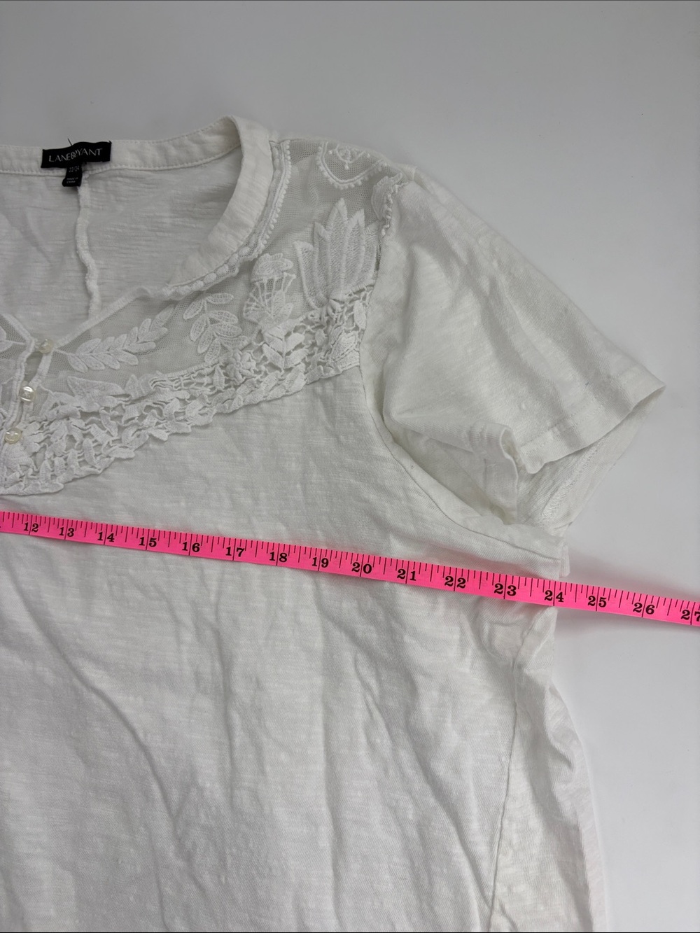 Lane Bryant White Embroidered V‑Neck Short Sleeve Top 22/24 - Picture 4 of 6